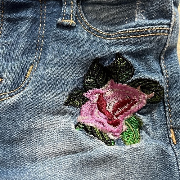 Hudson Baby Distressed Floral Embroidered Denim Shorts Size 12 months - Picture 6 of 7